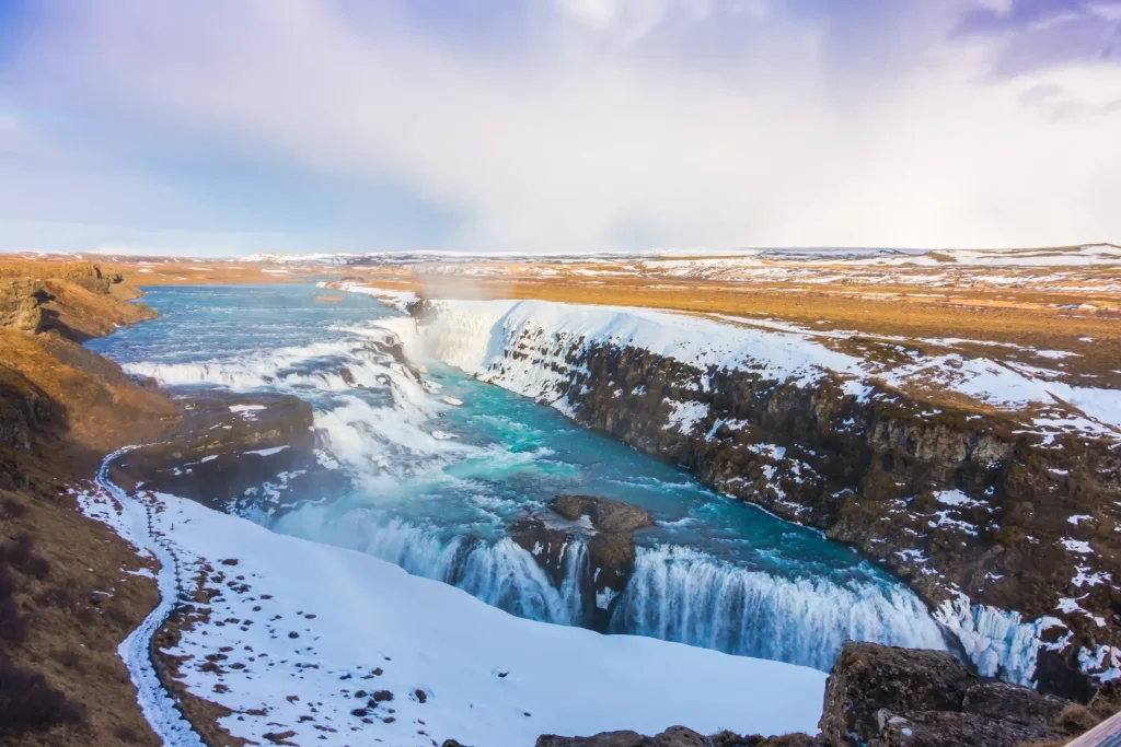 beautiful-famous-waterfall-iceland-winter-season